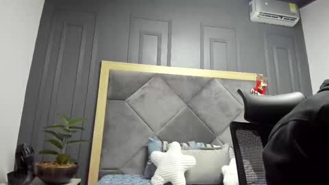 luca_morettii online show from 5, 12, 2025