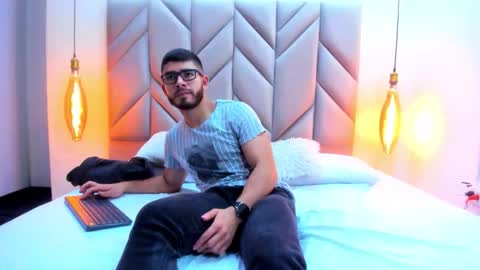 LucaPembroke online show from 17, 12, 2025