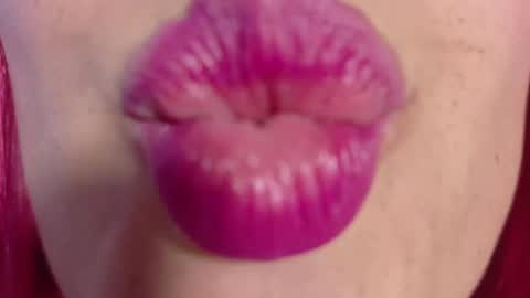 Snapshot of luccycollins_ chatting on 9, 10, 2025 Luccy online show from 9, 10, 2025