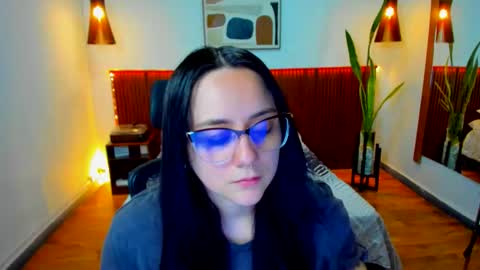 Luci Evans online show from 18, 11, 2025