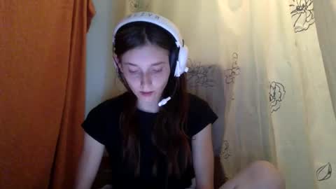 Luci Layne online show from 26, 4, 2026