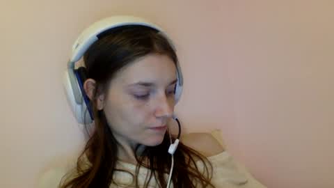 Luci Layne online show from 27, 7, 2026