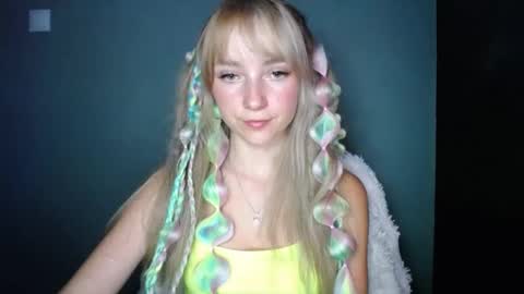 Snapshot of luciacam20 chatting on 12, 9, 2025 Lucy online show from 12, 9, 2025