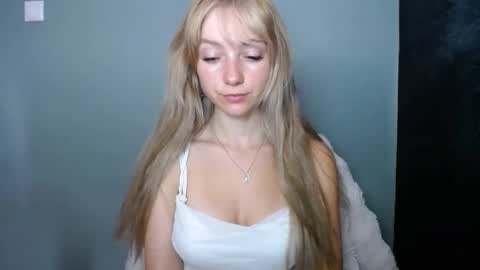 Snapshot of luciacam20 chatting on 13, 9, 2025 Lucy online show from 13, 9, 2025