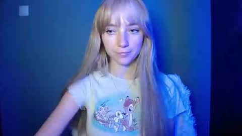 Snapshot of luciacam20 chatting on 29, 9, 2025 Lucy online show from 29, 9, 2025