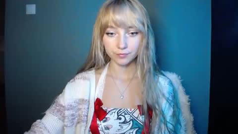Snapshot of luciacam20 chatting on 4, 10, 2025 Lucy online show from 4, 10, 2025