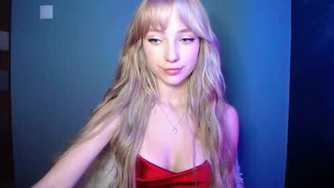 Snapshot of luciacam20 chatting on 10, 10, 2025 Lucy online show from 10, 10, 2025
