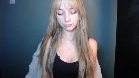 Snapshot of luciacam20 chatting on 24, 10, 2025 Lucy online show from 24, 10, 2025