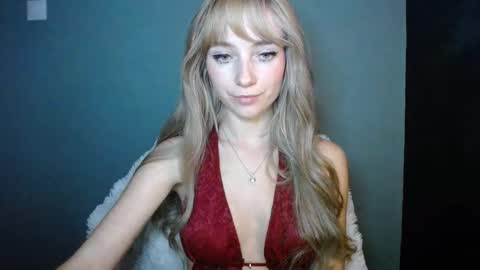 Snapshot of luciacam20 chatting on 27, 10, 2025 Lucy online show from 27, 10, 2025