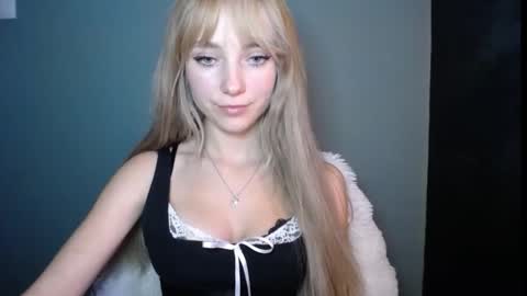 Snapshot of luciacam20 chatting on 29, 10, 2025 Lucy online show from 29, 10, 2025