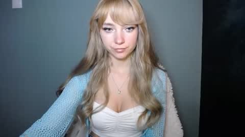 Snapshot of luciacam20 chatting on 31, 10, 2025 Lucy online show from 31, 10, 2025