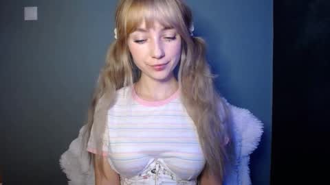 Snapshot of luciacam20 chatting on 5, 11, 2025 Lucy online show from 5, 11, 2025