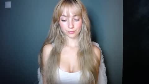 Snapshot of luciacam20 chatting on 7, 11, 2025 Lucy online show from 7, 11, 2025