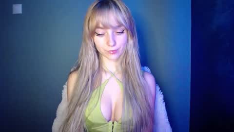 Snapshot of luciacam20 chatting on 8, 11, 2025 Lucy online show from 8, 11, 2025