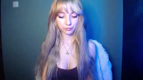 Snapshot of luciacam20 chatting on 11, 11, 2025 Lucy online show from 11, 11, 2025