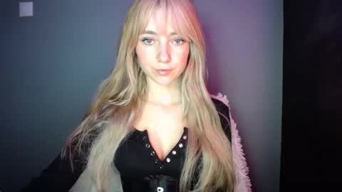 Snapshot of luciacam20 chatting on 13, 11, 2025 Lucy online show from 13, 11, 2025