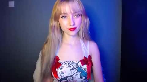 Snapshot of luciacam20 chatting on 13, 11, 2025 Lucy online show from 13, 11, 2025