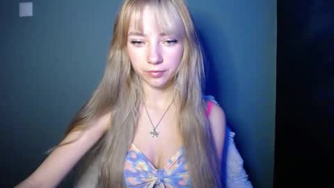 Snapshot of luciacam20 chatting on 14, 11, 2025 Lucy online show from 14, 11, 2025