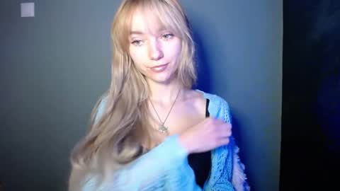 Snapshot of luciacam20 chatting on 15, 11, 2025 Lucy online show from 15, 11, 2025