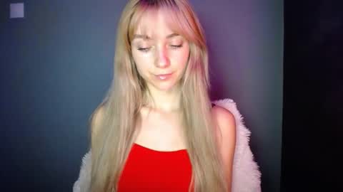 Snapshot of luciacam20 chatting on 15, 11, 2025 Lucy online show from 15, 11, 2025