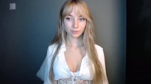 Snapshot of luciacam20 chatting on 17, 11, 2025 Lucy online show from 17, 11, 2025