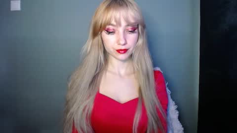 Snapshot of luciacam20 chatting on 19, 11, 2025 Lucy online show from 19, 11, 2025