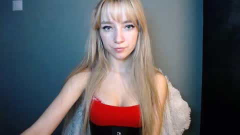 Snapshot of luciacam20 chatting on 21, 11, 2025 Lucy online show from 21, 11, 2025