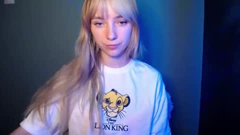 Snapshot of luciacam20 chatting on 22, 11, 2025 Lucy online show from 22, 11, 2025