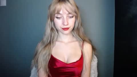 Snapshot of luciacam20 chatting on 23, 11, 2025 Lucy online show from 23, 11, 2025