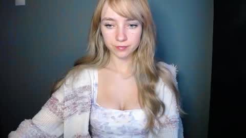 Snapshot of luciacam20 chatting on 25, 11, 2025 Lucy online show from 25, 11, 2025