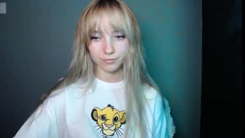 Snapshot of luciacam20 chatting on 27, 11, 2025 Lucy online show from 27, 11, 2025