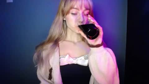 Snapshot of luciacam20 chatting on 2, 12, 2025 Lucy online show from 2, 12, 2025