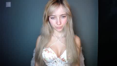 Snapshot of luciacam20 chatting on 14, 12, 2025 Lucy online show from 14, 12, 2025