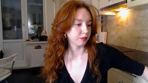 Snapshot of luciacoy chatting on 5, 2, 2025 Lucia online show from 5, 2, 2025