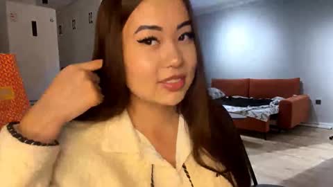 Snapshot of lucialostroh chatting on 31, 10, 2025 Kira online show from 31, 10, 2025