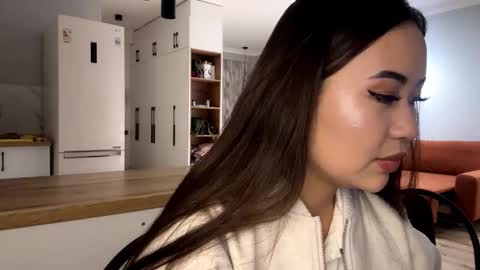 Snapshot of lucialostroh chatting on 2, 11, 2025 Kira online show from 2, 11, 2025