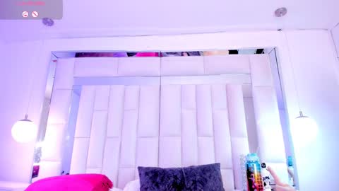 Lisseth  online show from 5, 3, 2025