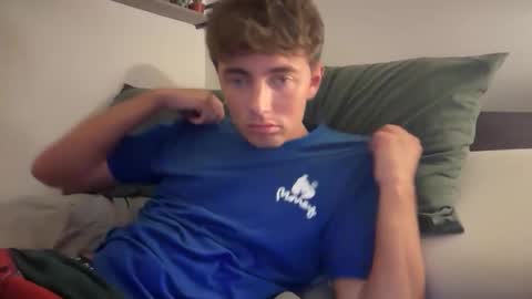 Snapshot of luciancrowe chatting on 17, 10, 2025 Lucian online show from 17, 10, 2025