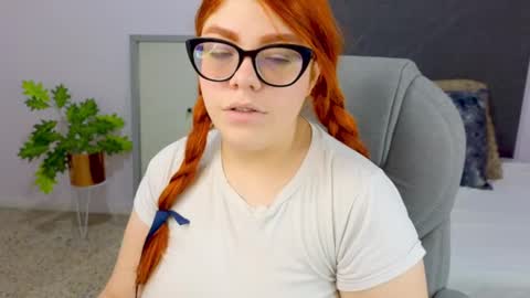 Snapshot of lucie_nicolls chatting on 21, 12, 2024 Lucie   online show from 21, 12, 2024