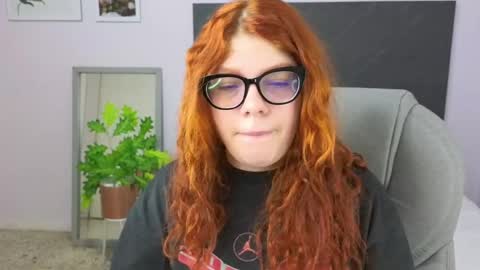 Snapshot of lucie_nicolls chatting on 7, 1, 2025 Lucie   online show from 7, 1, 2025