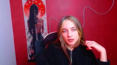 Snapshot of lucieamour_ chatting on 19, 11, 2025 Lucie online show from 19, 11, 2025