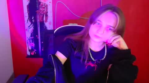 Snapshot of lucieamour_ chatting on 25, 11, 2025 Lucie online show from 25, 11, 2025