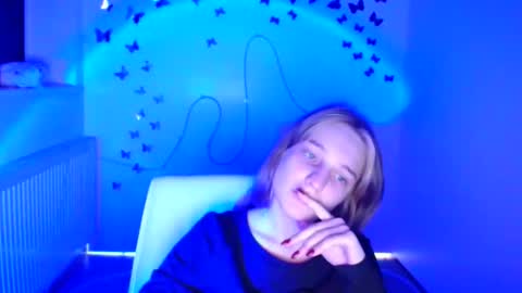 Snapshot of lucieamour_ chatting on 28, 11, 2025 Lucie online show from 28, 11, 2025