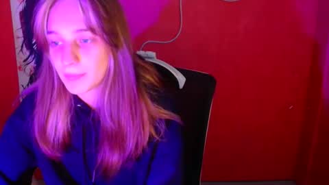 Snapshot of lucieamour_ chatting on 1, 12, 2025 Lucie online show from 1, 12, 2025