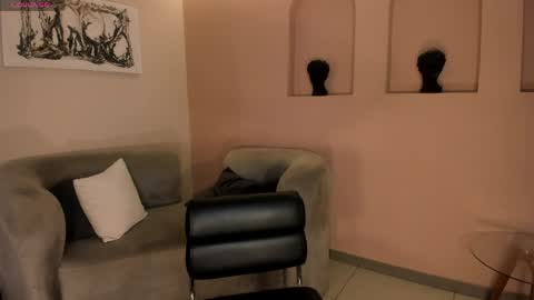 Lucie Martin online show from 9, 4, 2026