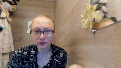 Snapshot of lucky_licky20 chatting on 19, 12, 2024 lucky_licky20 online show from 19, 12, 2024
