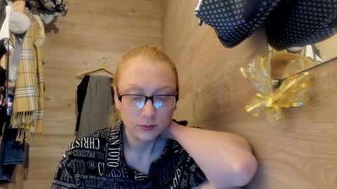 Snapshot of lucky_licky20 chatting on 28, 12, 2024 lucky_licky20 online show from 28, 12, 2024