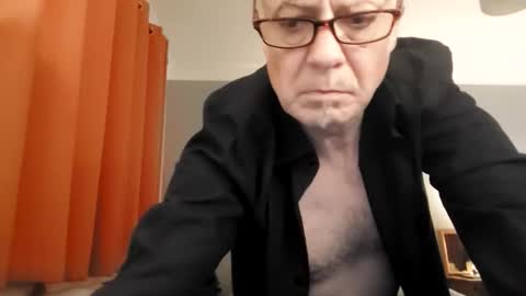 Snapshot of luckypuppy222 chatting on 18, 1, 2026 luckypuppy222 online show from 18, 1, 2026