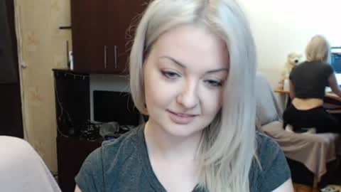 Snapshot of luckyshotgirl chatting on 6, 4, 2026 LuckyShot online show from 6, 4, 2026