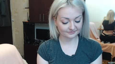 Snapshot of luckyshotgirl chatting on 21, 4, 2026 LuckyShot online show from 21, 4, 2026